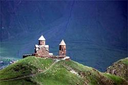 (Po klęsce w walce z Rzymem, znalazł on schronienie w Armenii). Przejazd w stronę klasztoru NORAWANK (XIII w.), najpiękniejszego i najbardziej fotogenicznego klasztoru Armenii.
