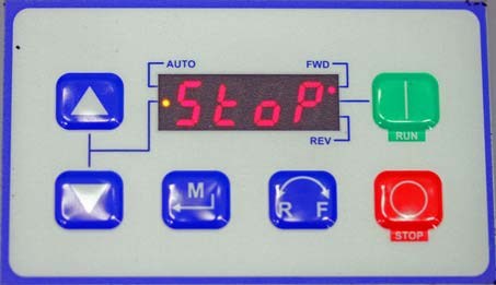 Montaż Konfiguracja napędu VFD Panel sterowania napędu VFD UWAGA: Komplet informacji dotyczących napędu VFD dostępny jest w instrukcji producenta dostarczanej z napędem VFD.
