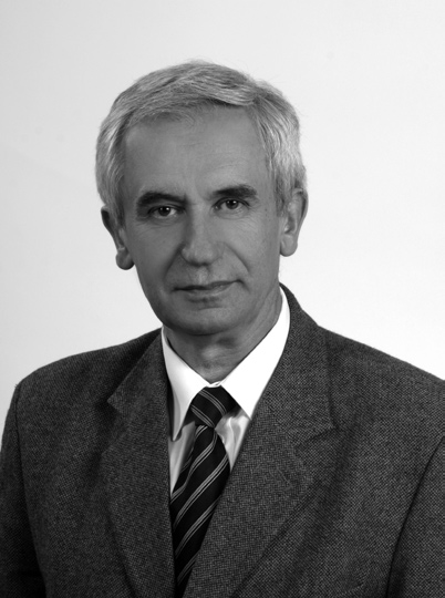 1022 g. schroeder prof. zw. dr hab. Grzegorz Schroeder jest absolwentem chemii na Wydziału Matematyki, Fizyki i Chemii, Uniwersytetu im. Adama Mickiewicza w Poznaniu.