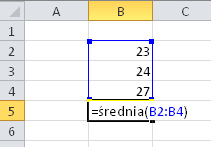 Zaznaczamy obszar komórek, których wartości chcemy zsumować (Excel zazwyczaj nam je podpowie i zaznaczy sam), i zatwierdzamy klawiszem Enter.