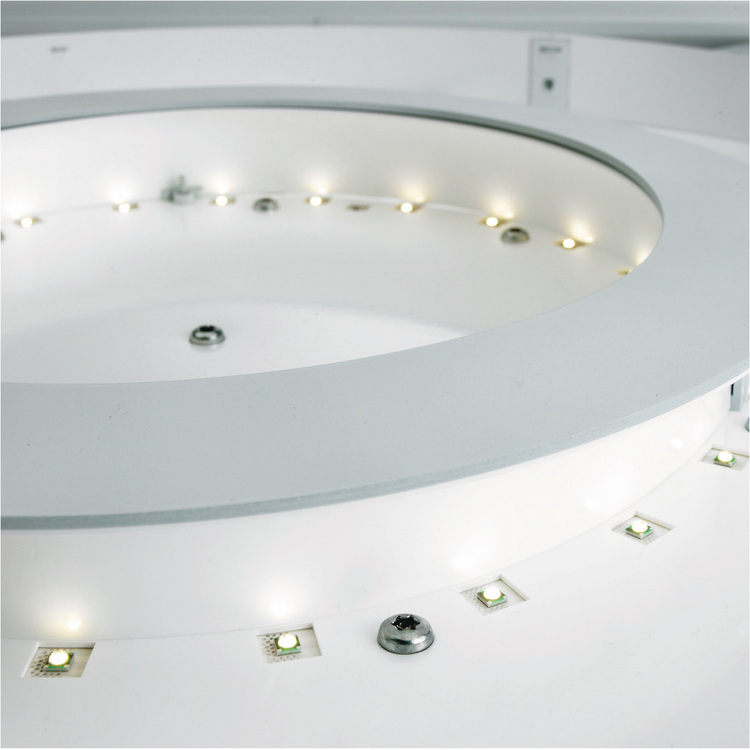 technologii powlekania / Special patented mixing chamber concept delivers overhead glare control through LED shielding