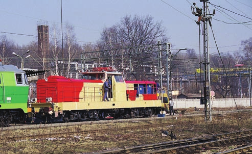 Paweł Giziński Tranzystorowy IGBT układ regulacyjny lokomotyw EM10 (3000 V 1 MW) System sterowania i napędem dla czterech lokomotyw serii EM10, wykonany przez Instytut Elektrotechniki, zapewnia pełną