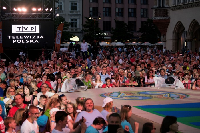 Finał festiwalu trwa, fot.: Martyna Szulakiewicz Drugą część koncertu finałowego Anna Dymna poprowadziła wspólnie z Piotrem Głowackim.