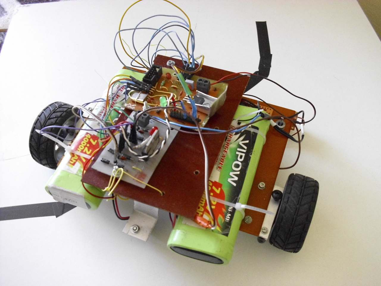 Autonomiczny robot mobilny w kategorii linefollower MORPROF Autorzy projektu: Marek