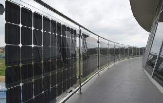 Firma Bruk-Bet Solar oferuje swoje panele zarówno dla domów jednorodzinnych, hal, biur, magazynów, osiedli, parków, farm fotowoltaicznych ale i do zasilania urządzeń małych mocy: znaków komunikacji i