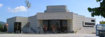 múzeum) i w Teatrze (Divadlo Andreja Bagara).