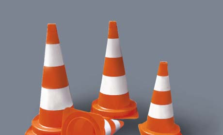 Road Cones enable to show road / Road cone 750 U-23b umożliwia dodawanie znaków of mass events, road traffic, track,