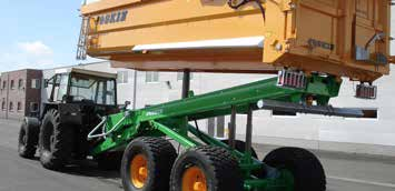 CHARAKTERYSTYKA Rama Szerokość: 900 mm - 250 x 100 x 6 do przyczep Trans-CAP 4500 i 5000-300 x 100 x 6 do przyczep Trans-CAP 5500-300 x 100 x 8 do przyczep Trans-CAP 6000 i 6500 Skrzynia Burty i
