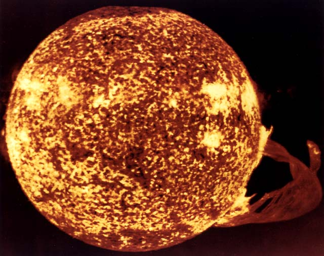 Słońce D=1,4 mln km M=332 946 [mas Ziemi] T=5