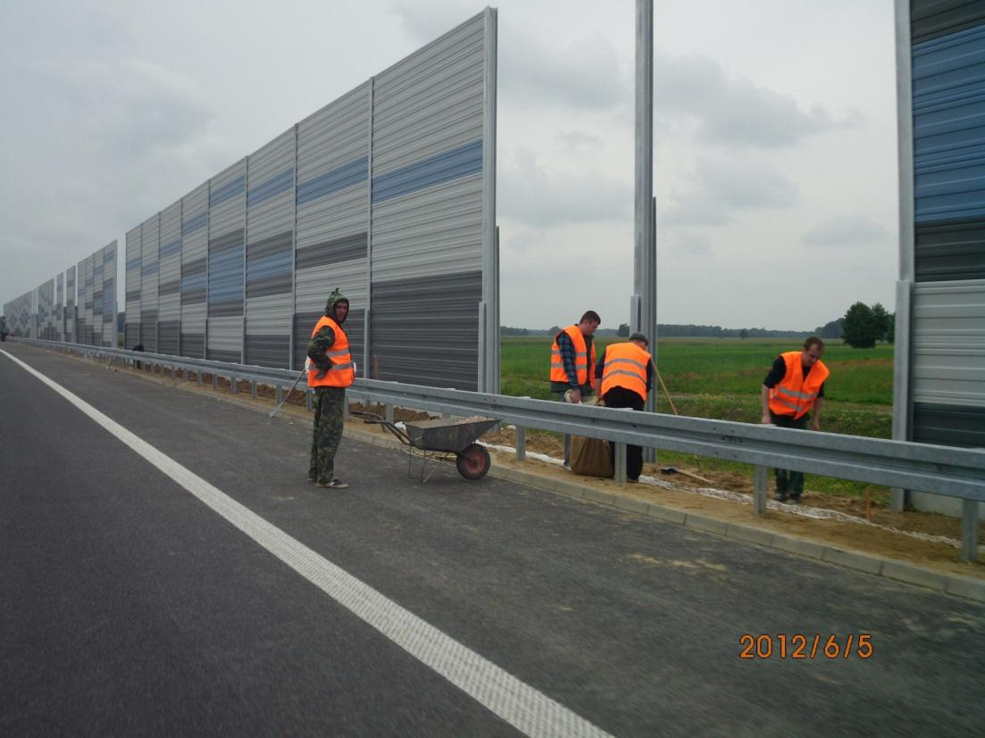 Załącznik 1 Dokumentacja fotograficzna Zdjęcie 7. Droga serwisowa, 05.06.