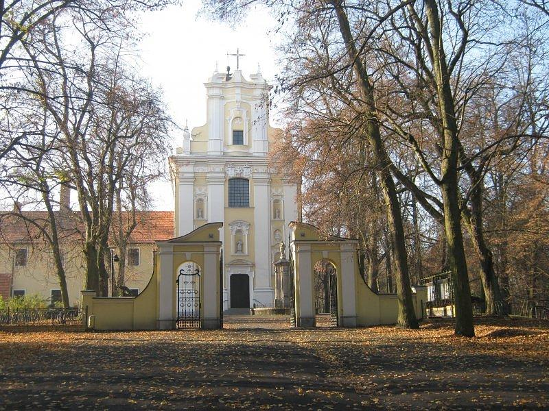 Woźniki barokowe Sanktuarium św. Franciszka na Wyrwale Kilka lat po II wojnie światowej wydawało się że kościół i klasztor w Woźnikach nie podniosą się ze zniszczeń.