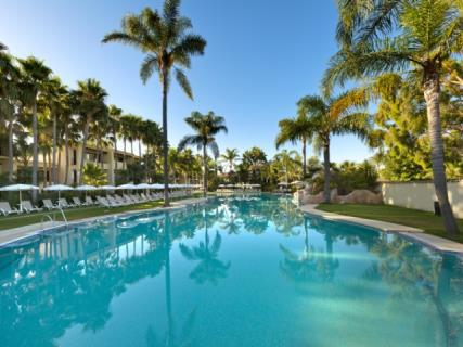 Hotel BLUEBAY BANUS **** 4-gwiazdkowy miejscowości Puerto Banus (1,5 km od centrum), 9 km od kurortu Marbella, 19 km od Estepony.