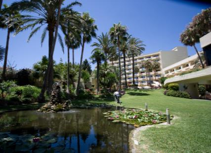 Hotel ROYAL AL ANDALUS **** samym centrum Costa de SOL ok.15 km od Malagi, ok. 700 m od centrum miejscowości Torremolinos oraz ok. 300 metrów od słynnej plaży La Carihuela.