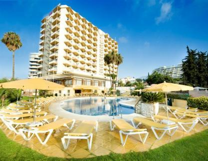 Hotel TORREBLANCA **** miejscowości Fuengirola ok. 250 metrów od szerokiej piaszczystej plaży.