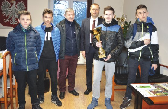 ISSN 1508-7298 Egzemplarz bezp³atny W Numerze: Bud et Gminy Janów Lubelski na 2017 rok str. 3 Utrzymaæ miejsca pracy i stworzyæ nowe Spotkanie zwi¹zkowców str.