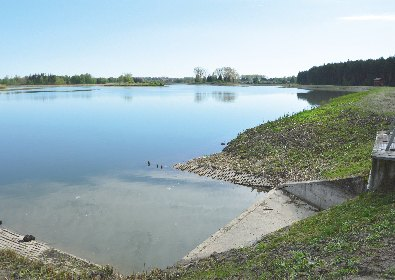 INWESTYCJE Doszczelnienie grobli obwodowych zbiornika wodnego Budowa budynku remizy OSP w Ujœciu wraz Wykonanie systemu oddymiania klatki schodowej ZALEW w Janowie Lubelskim - inwestycja z obiektami