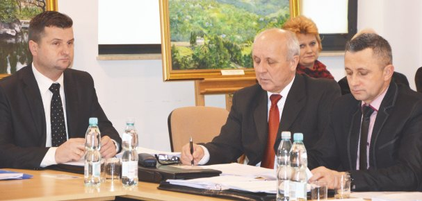 Podlipie, wykonanie chodnika w Bia³ej znalaz³y siê takie inwestycje jak: projekt ZOOM Pierwszej do Bia³ej Drugiej, budowa chodnika ul.