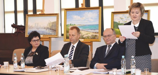 OSP w Momotach Górnych, wych oraz obiektów u ytecznoœci publicznej budowa boiska do pi³ki no nej przy Szkole znajduj¹cych siê na terenie
