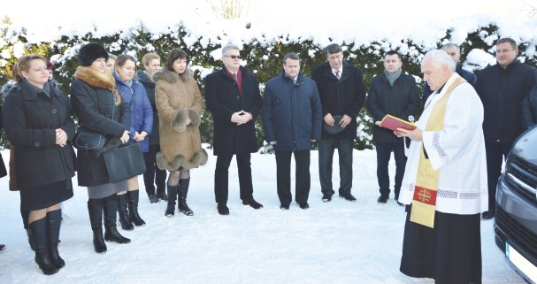 w Janowie Lubelskim - poprzez zakup œrodka jakoœæ ycia Mieszkañców Domu, a tak e Dyrektor DPS "BARKA" Mariola Surtel, Aby mieæ sukcesy trzeba na nie zapracowaæ, transportu do obs³ugi i przewozu osób