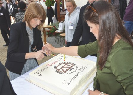 Oprócz piêknych Jubileuszy wnosz¹cych w nasze ycie wiele wspomnieñ i refleksji, miniony rok zapisa³ siê tak e pod wzglêdem interesuj¹cych wydarzeñ na skalê
