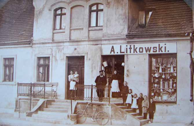 Fot. 73. Sklep rodziny Litkowskich.