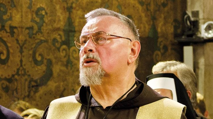 Został pochowany w grobowcu zakonnym braci kapucynów na cmentarzu rozwadowskim w Stalowej Woli.
