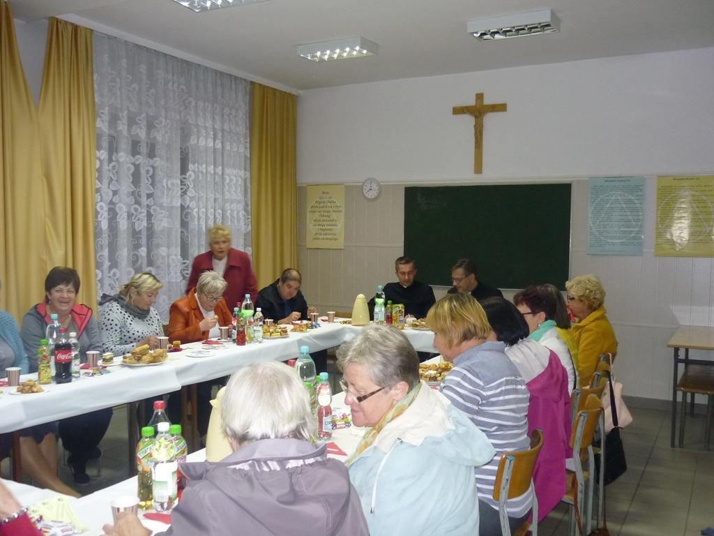 A G A P A Po Mszy św. i nabożeństwie Grupa Modlitwy Ojca Pio zaprosiła wszystkich obecnych na modlitwie darczyńców i czcicieli św.