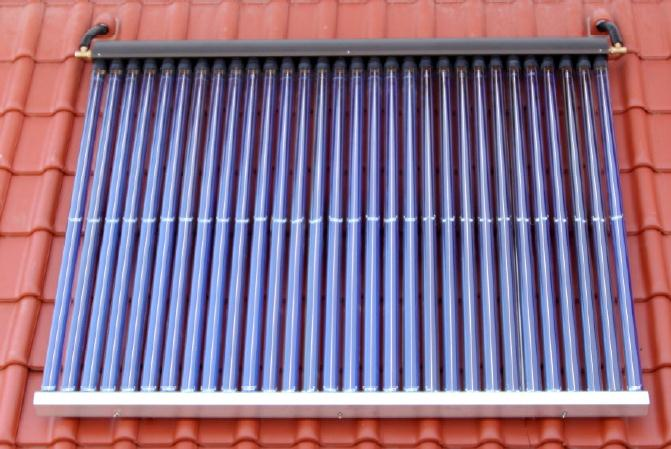 Próba ciśnieniowa instalacji Z uwagi na suche połączenie rur próżniowych możliwe jest wykonanie sprawdzenia szczelności instalacji solarnej przed zamontowaniem rur próżniowych.