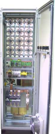 Produkcja ELMA energia (eksport do Indii) Uwzględniając warunki środowiskowe (miejsce zainstalowania), baterie kondensatorów moŝna generalnie podzielić na instalacje w wykonaniu: - wnętrzowym, -
