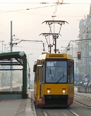 WPROWADZENIE 1 Udział CCW w podaży w Warszawie Pustostany Udział CCW w wolumenie transakcji w Warszawie Stawka czynszu za najbardziej atrakcyjne powierzchnie biurowe 11,9% 9,6% 9,1% 19.00 EUR / m kw.