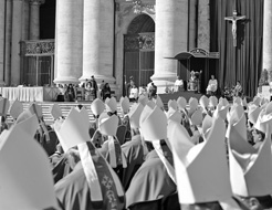 WI Z Y TA D U S Z PA S T E R S KA BE N E D Y KTA XVI W LORETO nie miłości Ojca, i w Niej łączą się niebo i ziemia, Bóg stwórca i Jego stworzenie.