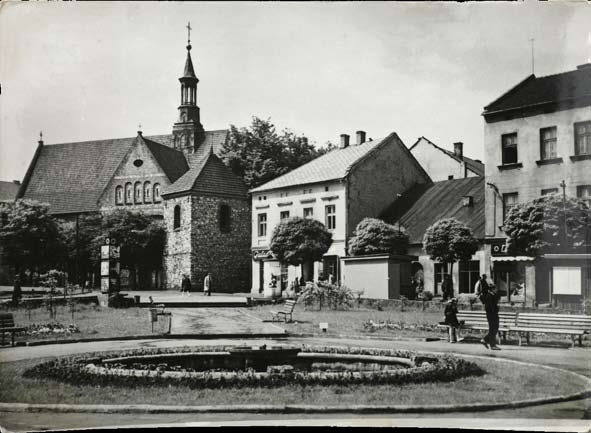 Ryc. 31 Rynek kościół św. Mikołaja. Wyd. RUCH, fot. L. Święcki, 1961 r.
