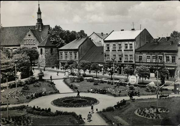 Ryc. 35 Plac Karola Marksa (Rynek). Wyd. PTTK, fot. K. Matl, 1968 r. K. Marx Square (Market Square).