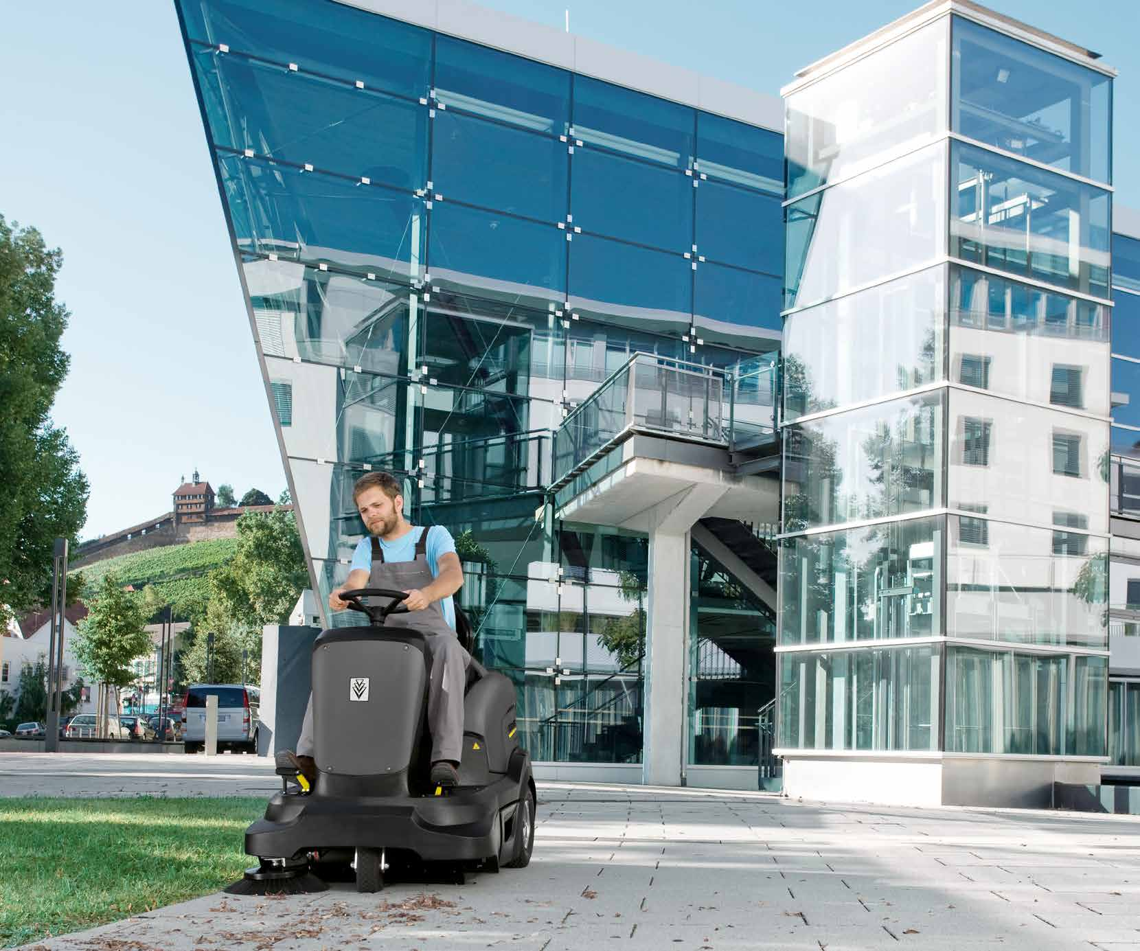 ZAMIATARKI WYDAJNE MASZYNY, ZADBANE PODŁOGI Zamiatarki firmy Kärcher, począwszy od zamiatarek prowadzonych ręcznie, a skończywszy na zamiatarkach przemysłowych, spełniają najnowsze standardy