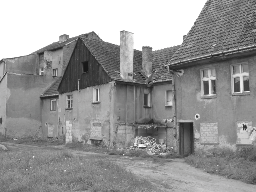 gazeta gryficka 02.07.2009 r. Krajobraz jak po wojnie INFORMACJE Str.. 7 Czekaj¹ na nieszczêœcie? Zgodnie z decyzj¹ specjalnie powo³anej komisji mieszkaniowej, czêœæ mieszkañców ul.