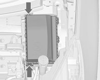 Pielęgnacja samochodu 249 Skrzynka bezpieczników w komorze silnika Skrzynka bezpieczników znajduje się z lewej strony, w przedniej części komory silnika.