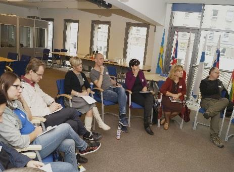 PAŹDZIERNIK Bohaterowie codzienności prawa człowieka blisko nas 10 października 2016 odbyły się w Biurze Informacyjnym PE w Warszawie warsztaty dla nauczycieli w ramach projektu Bohaterowie