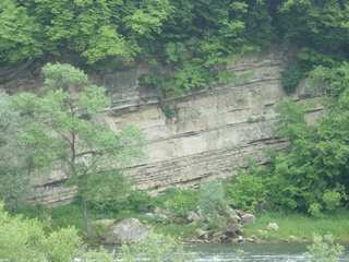 16 Razem Park 1. Skarpa w Międzybrodziu Sanok Międzybrodzie P a r k K r a j o b r a z o w y G ó r S ł o n n y c h Rozporządzenie nr 2 Wojewody Podkarpackiego z dnia 30 stycznia 2006 roku (Dz. Urz.