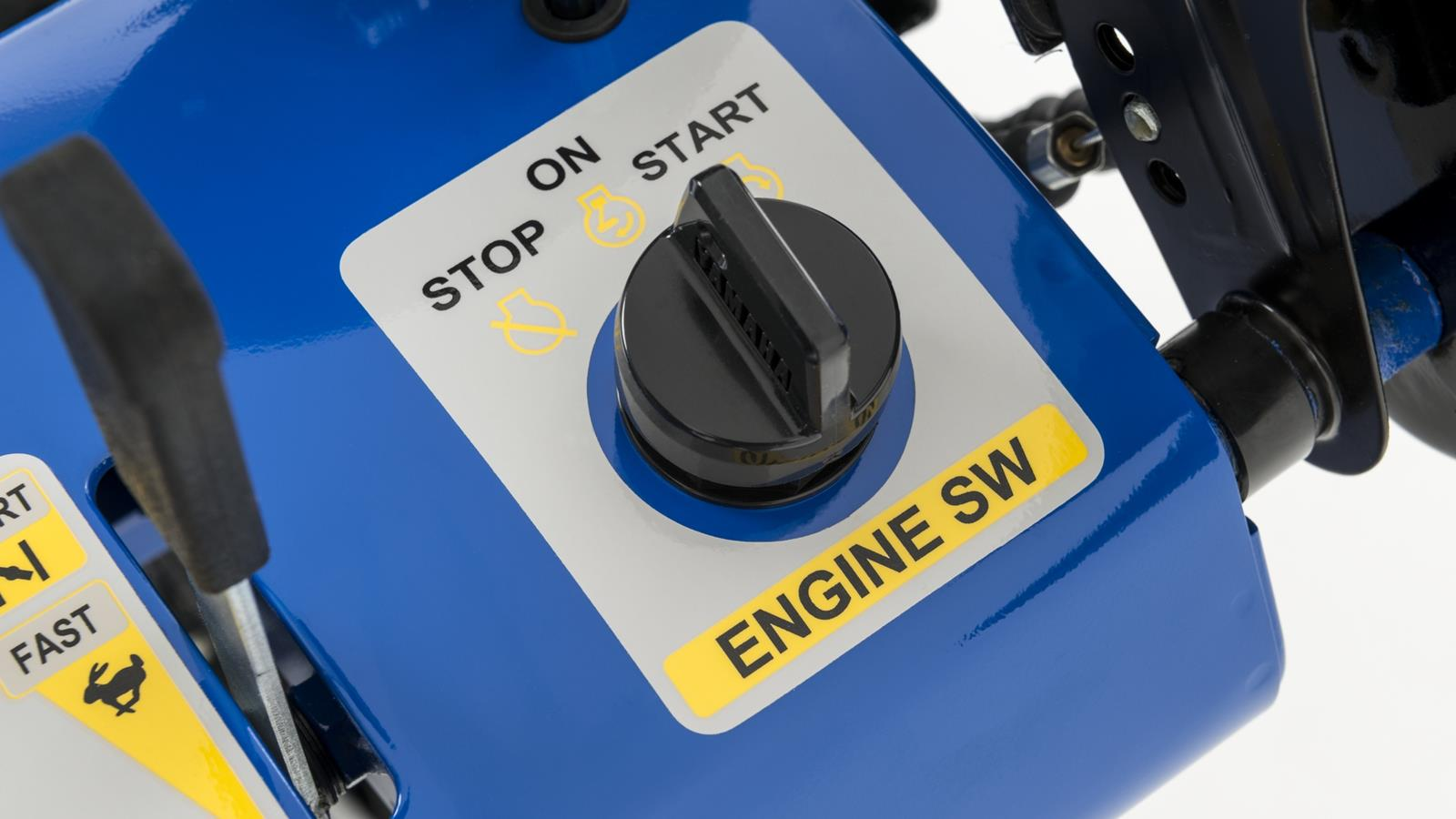 Przekładnia hydrostatyczna (HST) Nasz system wytrzymałej przekładni hydrostatycznej oferuje dokładniejszą kontrolę prędkości oraz płynniejszą zmianę między biegiem do przodu, a wstecznym,