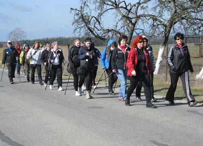 Rajd zakończono pieczeniem kiełbasek na ognisku. Organizatorzy częstowali także grochówką, którą sponsorowała Karczma OGROL.
