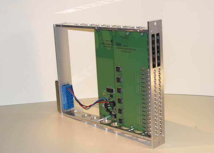 Modułowe systemy aparatury elektronicznej Standardyzacja mechaniczna Standardyzacja elektryczna Standardyzacja logiczna Umożliwiają: budowanie złożonych zestawów pomiarowych z pojedynczych modułów