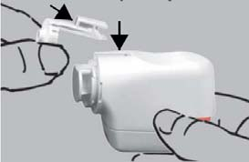 Czyszczenie Inhalator proszkowy Novolizer należy czyścić systematycznie, przynajmniej przy każdej wymianie pojemnika z lekiem. Zdejmowanie osłony i ustnika Najpierw należy zdjąć osłonę ustnika.