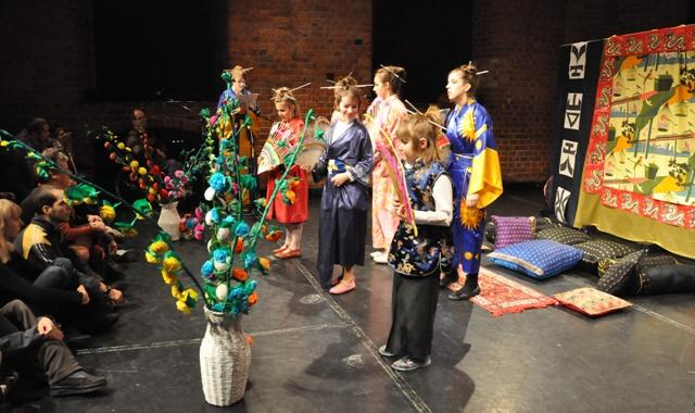 Zespół "Teatr na miarę dziecka" ze