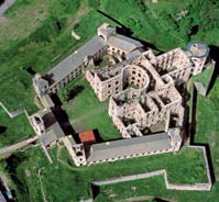 20. Zamek Krzyżtopór w Ujeździe Wzniesiony przez Wawrzyńca Senesa w latach 1631 1644 zamek Krzyżtopór w Ujeździe był przed powstaniem Wersalu największą budowlą pałacową w Europie.