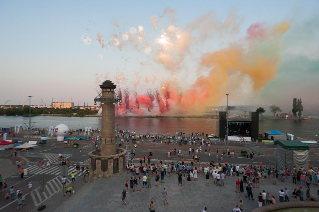 Swoistym dopełnieniem czerwcowej, żeglarskiej imprezy był zorganizowany, tradycyjnie już, w sierpniu Międzynarodowy Pokaz Sztucznych Ogni Pyromagic