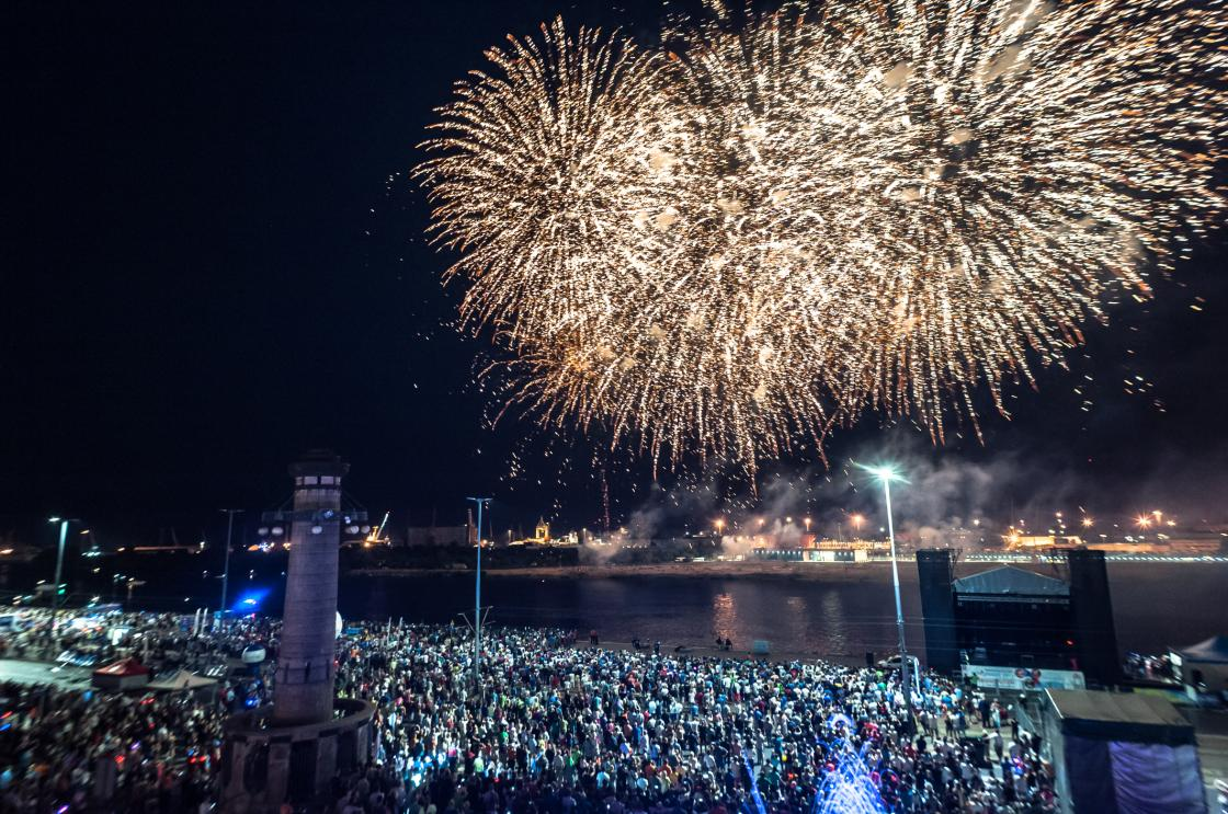 Dodatkowych atrakcji dostarczyły zawody strażaków Firefighter Combat Challenge oraz koncerty, które odbyły się w ramach festiwalu Szczecin Music Live.