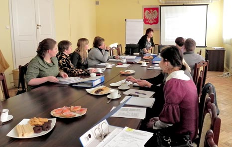 Wsparcie projektowe rozpoczęto od zorganizowania i przeprowadzenia szkoleń (pierwsze szkolenia odbyły się w grudniu 2010 r.) i prowadzenia konsultacji prawnych.