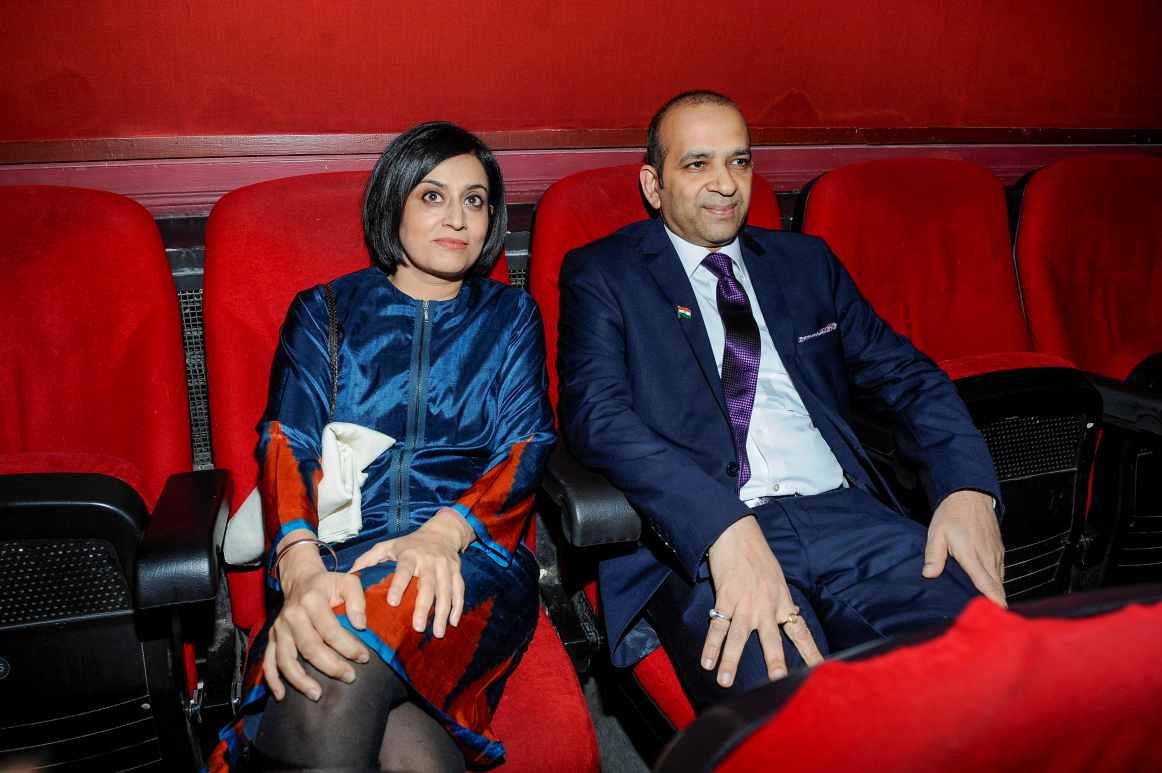Movie screening Pokaz filmu Podczas premiery filmu w Warszawie Aktorka Rani Mukerji, chwalona w Indiach za swoją rolę dzielnej oficer policji w filmie Mardaani, pozostawiła polskich miłośników
