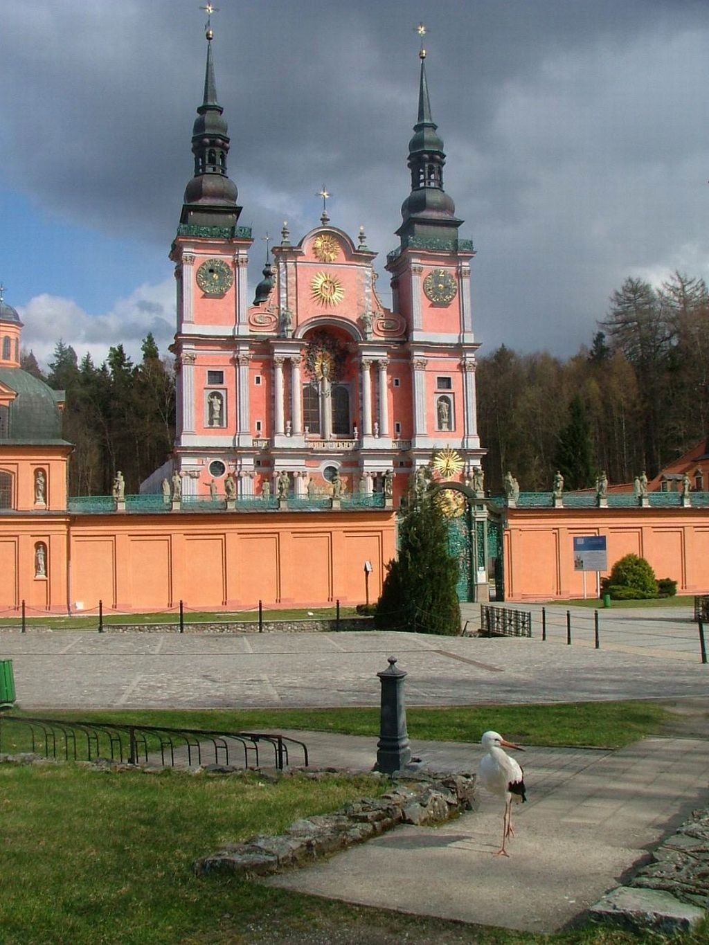 Bartoszyce to miasto i gmina w województwie warmińsko-mazurskim, w powiecie bartoszyckim leżące na Nizinie Sępopolskiej w dolinie rzeki Łyny, w historycznej krainie Barcji.