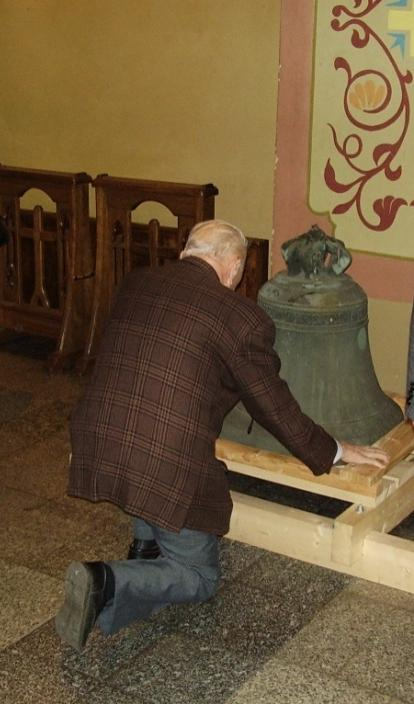 4 6 października 2006 r. ks. proboszcz Kazimierz Kulpa, burmistrz Brzeszcz Teresa Jankowska, członek Rady Parafialnej Piotr Stawowy i ks.